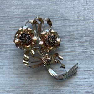 HOBE FLOWER RIBBON BROOCH